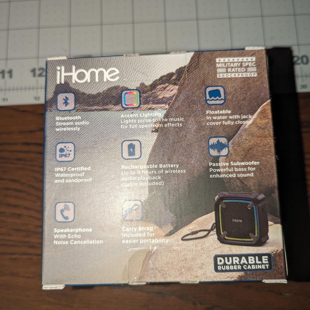 iHome Bluetooth waterproof speaker - Picture 2 of 5